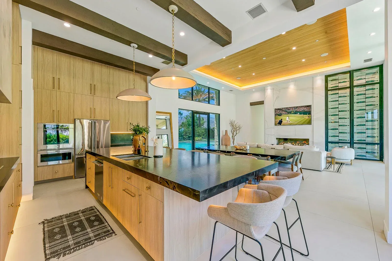 The kitchen island in oak and stone